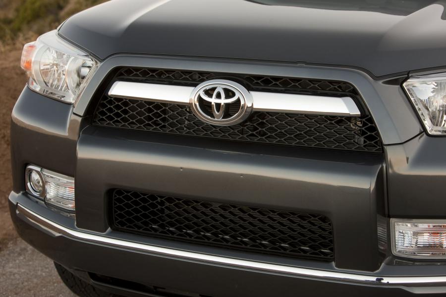  Toyota 4Runner 2010 года  (фото 47 из 84)